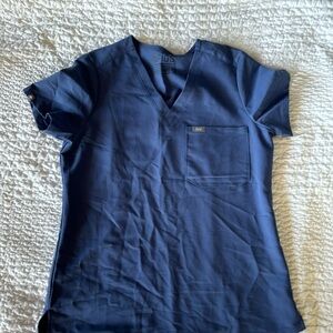 Figs big sky catarina one pocket scrub top. Size small.